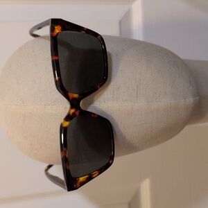 Elegant Tortoise Shell Cat Eye Sunglasses